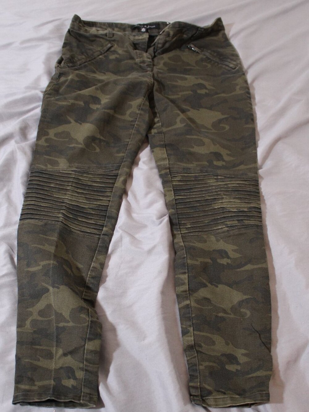 Jasmine & Juliana Green Woodland Camouflage Utility Ankle Pants Sz 6